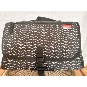 NWOT Skidaddle Skip Hop Diaper Changing Pad Packable for Babies and Toddlers